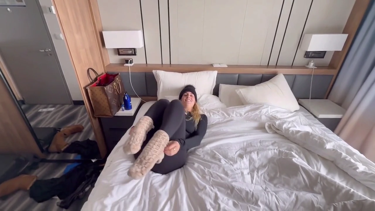 Cheating on my girlfriend with a girl I met on a cruise and having hot sex with her. porn video