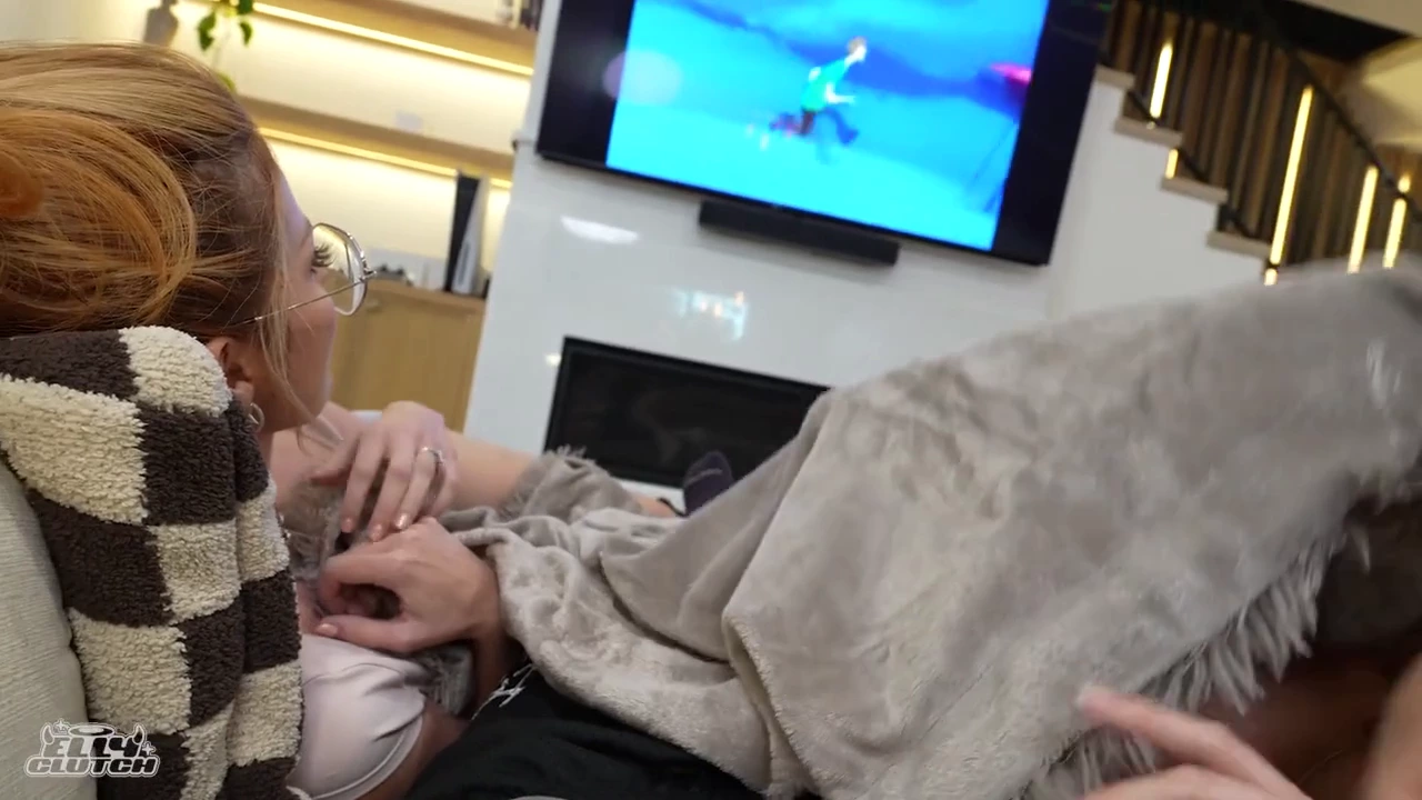 A surprise threesome with my date’s stepsister, Elly Clutch and Sinatra Monroe. porn video