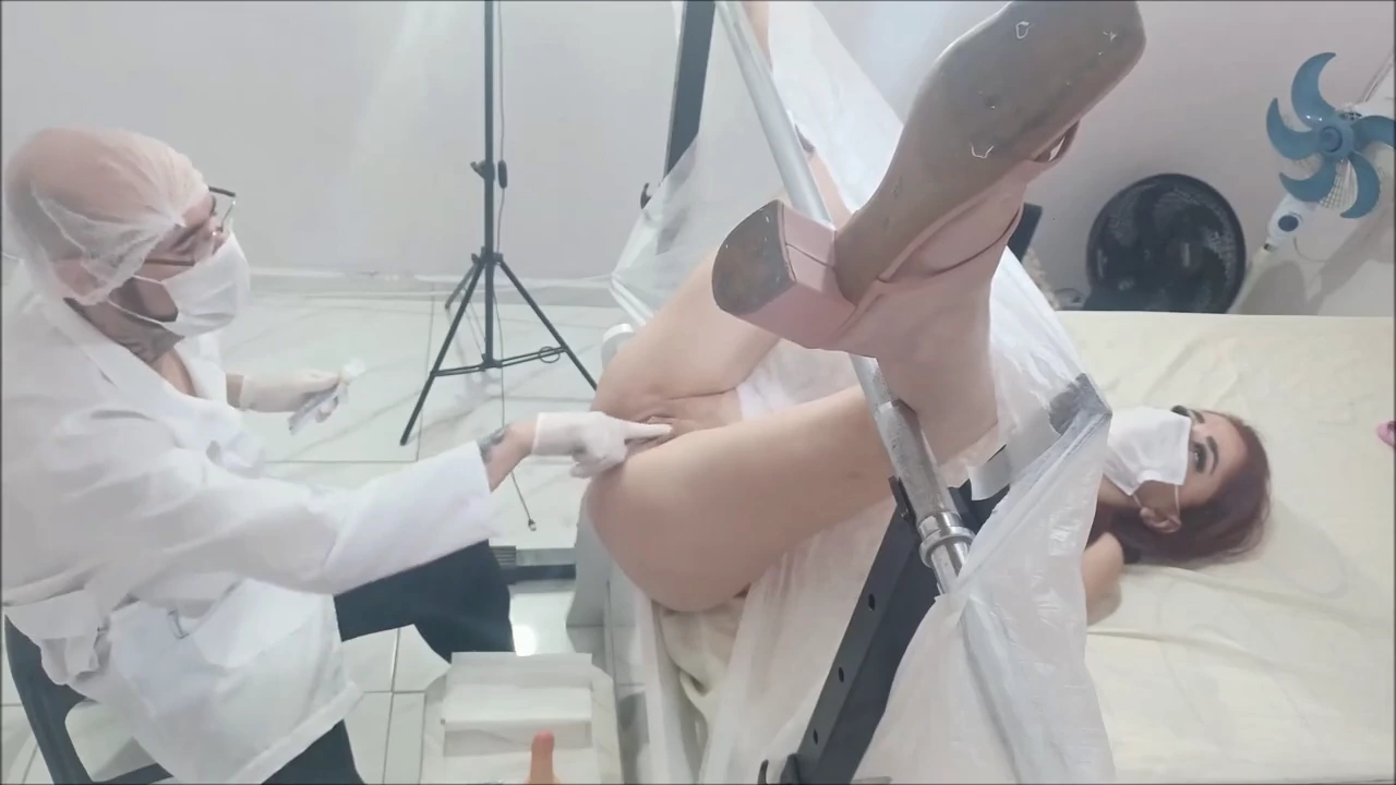 Cheating gynecologist satisfies her fetish with a patient porn video